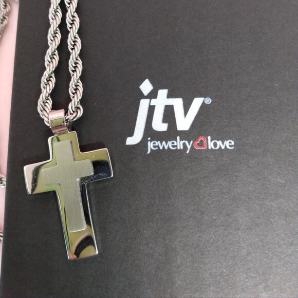 Men's cross pendant and chain - Picture 1 of 6
